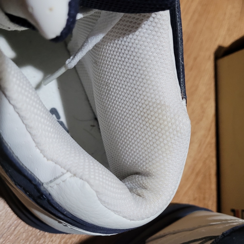 Shoes - Picture 4 of 4